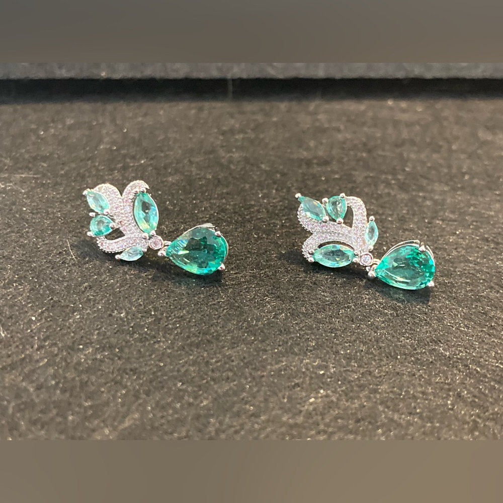 Elegant Blue and White Synthetic Gemstone Earrings - Picture 8 of 9